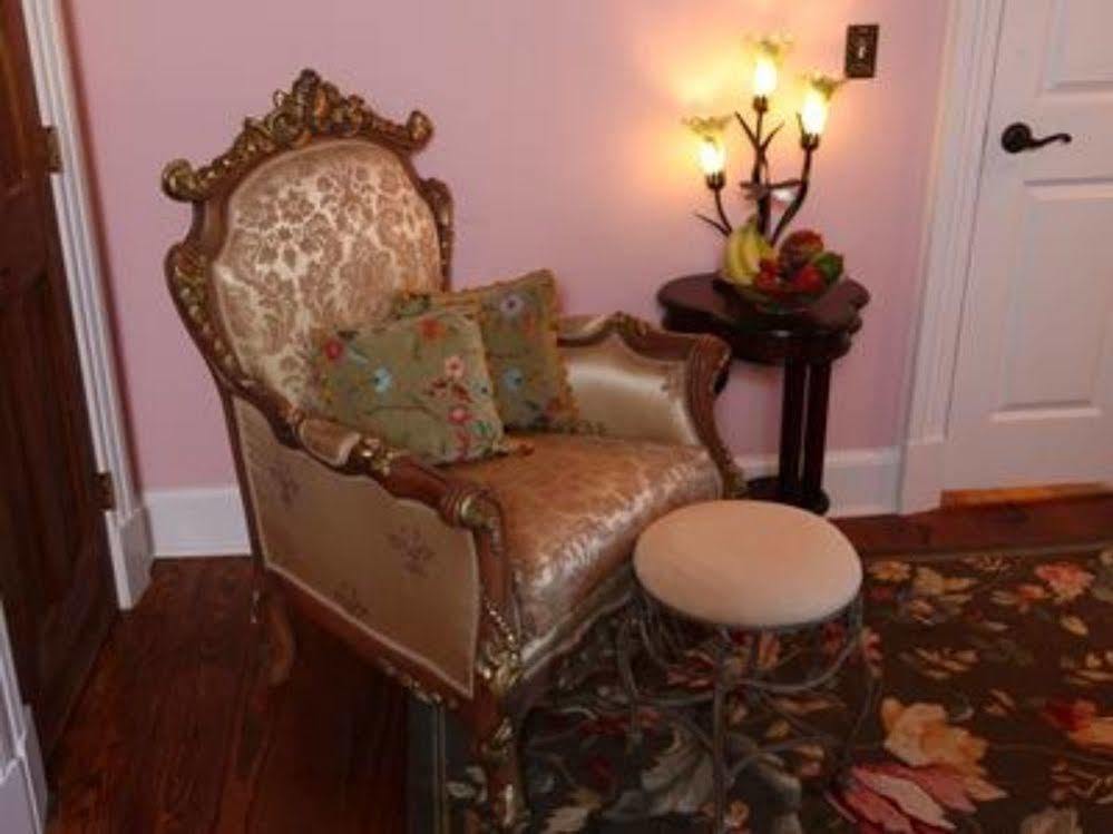 Chestnut Hill Bed & Breakfast Orange Exterior photo